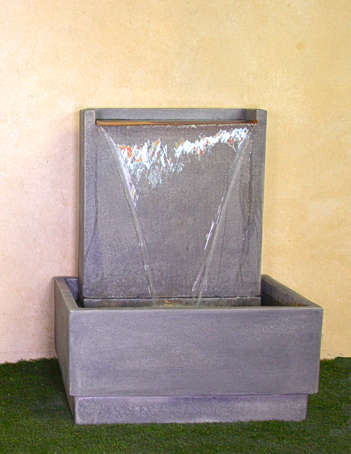 Lamina Short Wall Fountain – Elegant Waterfall Design for Courtyard or Garden