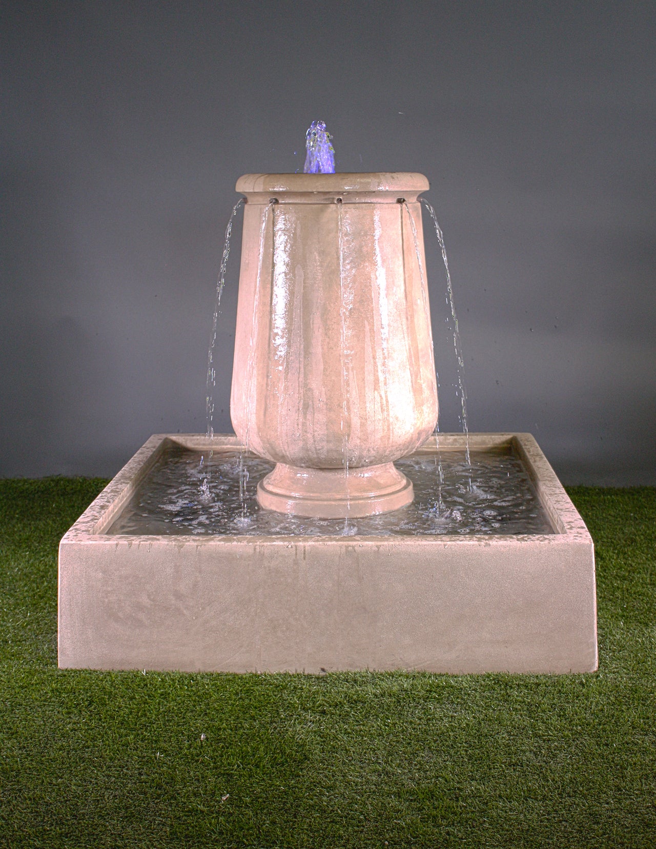 Planum Urna Outdoor Fountain – Modern Elegance in Cast Stone