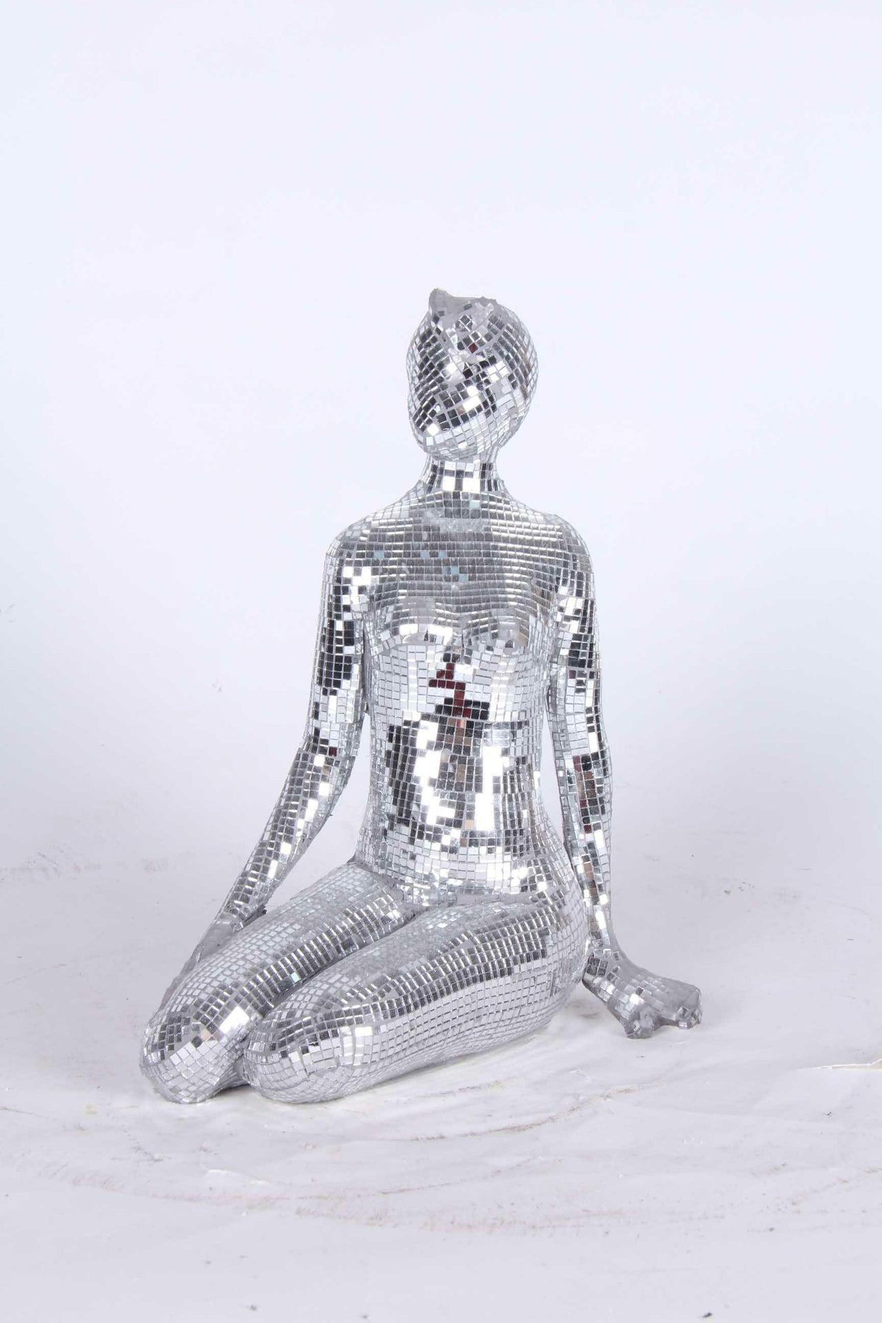 AFD Silver Glass Mosaic Sitting Lady Décor AFD SILVER 