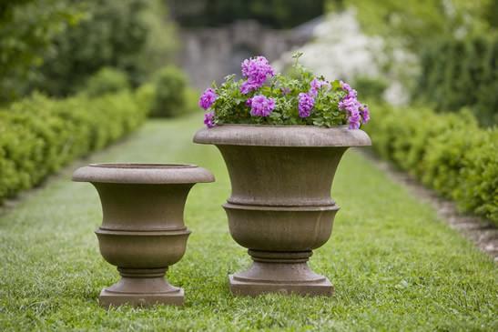 Campania International Cast Stone Williamsburg Wren Planter Lg Urn/Planter Campania International 